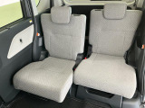 【スライドシート】後席にもスライド機構があることで、細やかに荷室スペースを確保!日常の様々なシーンに対応します♪
