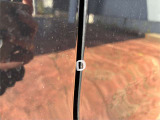 運転席ドアの淵に小傷がございます。
