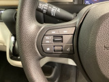 ステアリングにオーディオ操作スイッチが付いています。オーディオ画面に直接タッチしなくても操作が出来ますので、運転に集中できます。