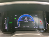 走行情報や各種表示がひと目で確認しやすく、運転中に必要な情報を把握しやすい配置です。中央の表示に加えて左右の情報もまとまり、確認のしやすさに配慮されています。