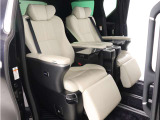 アルファード ハイブリッド 2.5 エグゼクティブ ラウンジ S E-Four 4WD (禁煙車)(3眼...