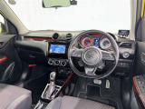 運転席まわりです。 各操作スイッチは使いやすい位置に配置されてます。