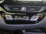 【オートエアコン】車内温度を感知して自動で温度調整をしてくれるのでいつでも快適な車内空間を創り上げます!どの席に座っても快適なドライブが楽しめます♪