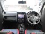 4WD/5速MT/ナビ/TV/バックカメラ/Bluetooth/電動格納ドアミラー/アルミホイール/シートヒーター/キーレス/エアコン/パワーウィンドウ/フロアマット/ドアバイザー