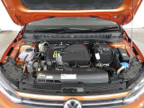 低燃費の1.0TSI(1000ccのターボチャージャー付)エンジンを搭載しています。街中から高速道路まで軽快に走ります・排気量が少ないので毎年の自動車税のご負担も少ないです。