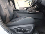 パワーシート搭載。微妙な調整が手軽にでき、ピッタリなポジションで運転することが可能です。