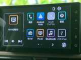 電話や音楽、ラジオなどの項目が画面にまとまり、使いたい機能を見つけやすい構成です。スマートフォン連携にも対応する表示があり、毎日の移動を便利にサポートします。