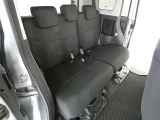 後部座席も当然、綺麗・清潔に仕上げております。内装の綺麗なお車は気持ちが良いですね。