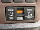 【両側パワースライドドア】スマートキーや運転席のスイッチで後席両側スライドドアの開閉が可能♪電動だから力を入れてドアを開ける必要が無く、小さなお子様でも簡単に開け閉めでき快適です♪