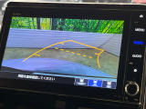 【バックカメラ】駐車時に後方がリアルタイム映像で確認できます。大型商業施設や立体駐車場での駐車時や、夜間のバック時に大活躍!運転スキルに関わらず、今や必須となった装備のひとつです!