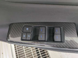 パワーウィンドウのスイッチですよ。運転席に居ながら窓を開け閉めのコントロールできます。