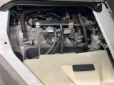 エンジンルームもクリーニング済みできれいですよ。日産の整備士がしっかりと丁寧に点検していますので安心してお乗りいただけます