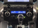 左右独立温度コントロールフルオートエアコンです。運転席、助手席それぞれで独立して温度設定ができます。冷え性の方が乗っても安心ですね♪