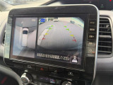 【アラウンドビューモニター】まるでクルマを真上から見下ろしたかのような視点で駐車をサポートします!クルマの斜め後ろや真横など、前後左右の4つのカメラの映像が合成されて、モニターに映し出されます。
