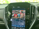 テレビ番組を画面で視聴でき、停車中の待ち時間を過ごす際にも活用できます。チャンネル選択や番組情報の確認も画面上で行え、操作の流れが分かりやすい装備です。