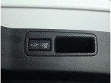 パワーバックドア装備!リヤゲートのスイッチを押すだけでバックドアが閉まります!運転席周りからも開閉の操作ができます♪
