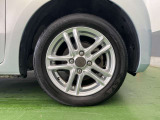 アルミホイールだけでも車のイメージがかなり変わりますね。