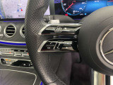 メモリー付きパワーシートが装備されている車両はシートの位置・ドアミラーの角度・ハンドルの位置を3名まで記憶出来ます。