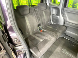 後部座席も気になるようなキズ・汚れやへたり等、大きなダメージはなく、良好な状態です。