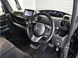◆視界広々で非常に運転しやすくロングドライブでも疲れを感じさせないすっきりとまとまったインパネ周りです。