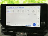 タッチ操作に対応した画面で、目的地検索やオーディオ選択などをまとめて確認できます。表示が見やすく、必要な項目を選びやすいので、日々の移動をより便利にサポートします。
