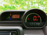 速度やシフト位置など、運転に必要な情報をまとめて確認できるメーターまわりです。表示が視線の先に集まり、走行中も必要な情報を把握しやすい配置で、日々の運転を支えます。