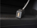 ◆USBチャージャー◆使いやすい場所に装備されています。