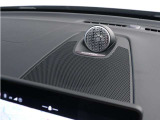 【Bowers&Wilkinsハイフィデリティ・オーディオシステム】15基の精密にチューニングされたHi-Fiスピーカーと革新的なフレッシュエアサブウーファーを搭載。臨場感あふれるサウンドを届けます。