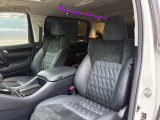 運転席も広々としており運転しやすい環境を実現しています☆
