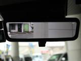 メーカーオプションのデジタルインナーミラーも装備♪
