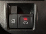 【電動パーキング】指先だけで簡単に操作が可能な電動パーキングブレーキを搭載♪また、渋滞時や駐車券を取るシーンなどで便利なオートブレーキホールド機能も搭載☆