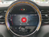 【MINIエクスペリエンスモード】それぞれのモードが特徴的なデザイン、アンビエントライトを備えるためお好みなときにコックピットのルックスや雰囲気の設定を変更頂けます