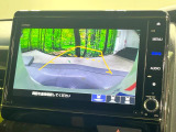 【バックカメラ】駐車時に後方がリアルタイム映像で確認できます。大型商業施設や立体駐車場での駐車時や、夜間のバック時に大活躍!運転スキルに関わらず、今や必須となった装備のひとつです!