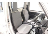 運転席/助手席です。 シンプルながら座り心地が良いシートです。