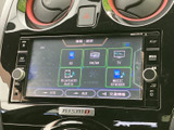 画面にはFM・AMやBluetooth Audio、TVなどの選択肢が並び、聴きたい音源を選びやすい構成です。音楽やラジオなど、日々の移動時間に合わせて活用いただけます。
