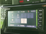 AM・FMやCD、SD、Bluetoothなどのソースを画面で確認でき、聴きたい音源を選びやすい構成です。表示がまとまっており、日常の移動に合わせて使い分けしやすい便利な装備です。