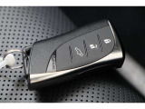 ■スマートキー■ 鍵を身に着けていれば、ドアの施錠・開錠が可能です!バッグから鍵を探し出す必要もないので、たくさん荷物を持っていたり雨の日傘をさしている時にも便利ですね!