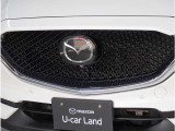 【フロントレーダーセンサー】フロントレーダーセンサーから送信される電波が前方車や障害物に反射し、もどってきた電波を検知することで制御しています。