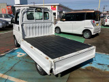 自社整備工場併設! 納車整備からアフターフォローまでお任せください。 車検や定期点検、オイル交換はもちろん、ナビやドラレコ、バックカメラ、ETC等の取り付けも当店にお任せください。