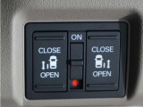 ◆両側電動スライドドア◆狭い駐車場でも乗り降りが楽々♪お子様が隣の車にドアを当ててしまう心配もございません!小さなお子様連れの方もこれで安心。