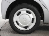 ◆純正ホイール装着車◆シンプルなデザインのホイールキャップ付きです。