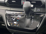 操作が簡単なシフトレバーですのでストレスなく運転が出来ますよ!