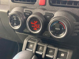 【オートエアコン】一度お好みの温度に設定すれば、車内の温度を検知し風量や温度を自動で調整。暑い&hellip;寒い&hellip;と何度もスイッチ操作をする必要はありません。快適な車内空間には必須の機能ですね♪