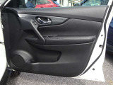 ◇運転席扉 内側部分になります◇【パワーウィンドウ】窓の開け閉め楽々!少し換気したいな〜なんて時にササッと操作できますね♪