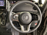 ステアリング右側にはホンダセンシングの設定スイッチ左側にはオーディオスイッチが配置されています