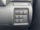 運転席周りに各種スイッチを集約し、機能を操作しやすい設計!