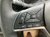 ハンドル左側 便利なナビの操作スイッチ。運転中でも、ハンドルから手を放さずに操作できるので、安全です!