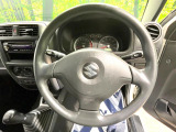 インテリアに合わせたデザインのステアリングは、運転される方のことも考え、運転しやすい形状、大きさです。是非一度、実際に触ってお確かめください。