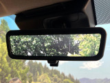 【デジタルインナーミラー】後席の大きな荷物や同乗者で後方が確認しづらい時でも安心!カメラが撮影した車両後方の映像をルームミラー内に表示。クリアな視界で状況の確認が可能です!