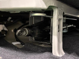 リヤシ-トの下(運転席側)にはジャッキ&工具が収納されています♪荷物を積載したままでもすぐに取り出せます。